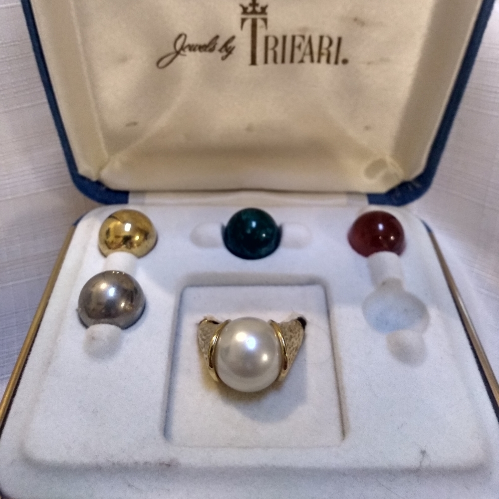 Vintage Trifari interchangeable Ring Set